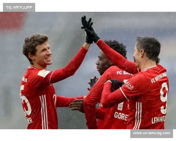 特写镜头:弗赖堡主场大雪中作战,球员球衣与足球颜色对比鲜明